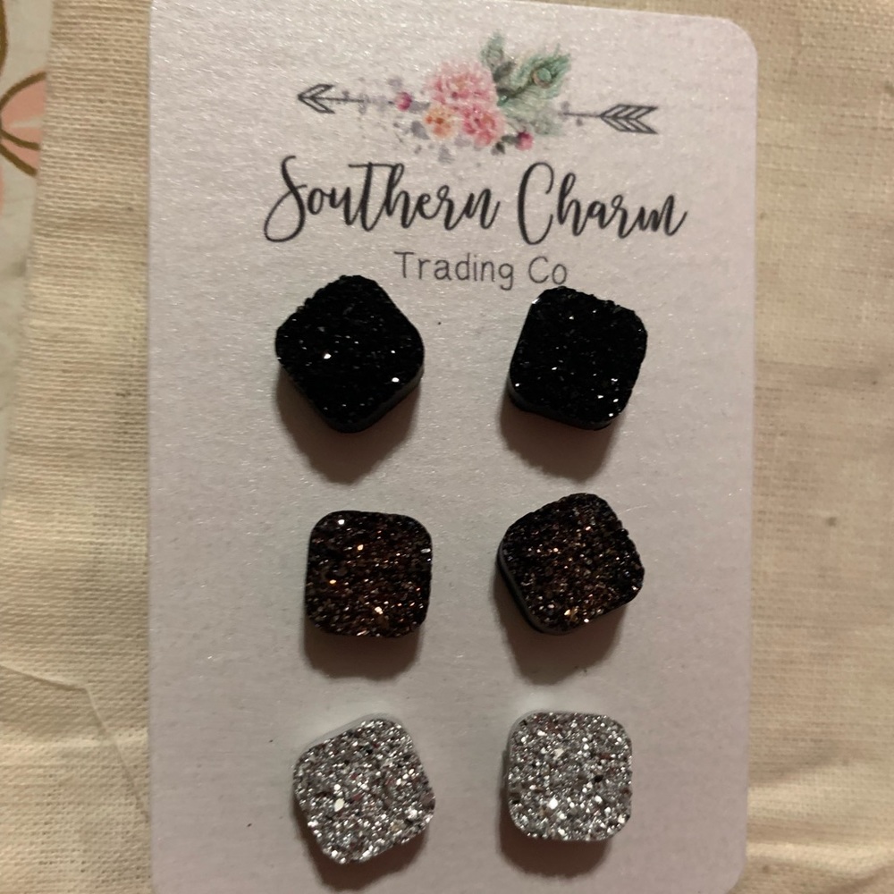 Earrings - Picture 2 of 5